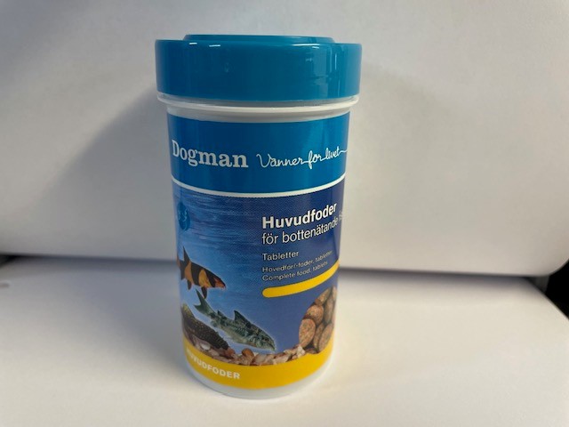 Dogman huvudfoder fisk bottenätande 100ml med fiskbilder på etiketten.