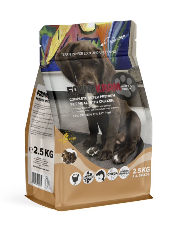 Faunakram 2,5 kg premiumfoder för valpar, påse med brunt valpfoto och färgglatt konstverk på ovansidan.
