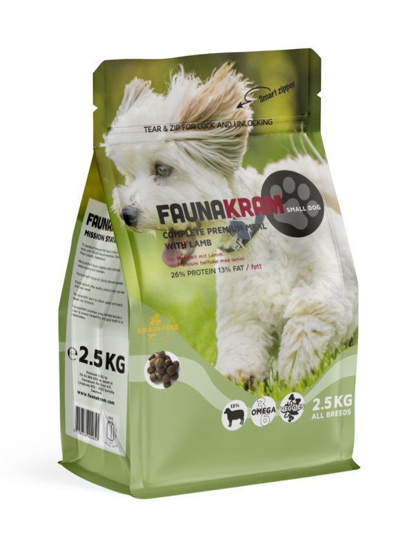 Faunakram 2,5 kg premium lammfoder för små hundar, med en liten vit hund på påsen.