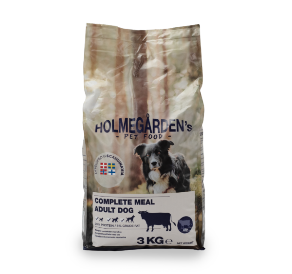 Påse med Holmegårdens Komplet Hundfoder med nötkött 3 kg, med en svartvit hundbild.