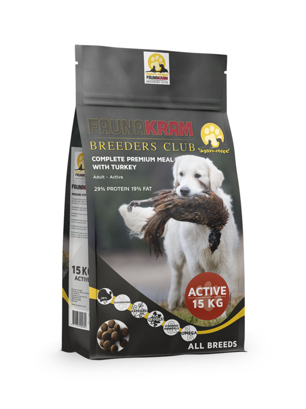 Faunakram 15kg breeders active meal med kalkon hundfoder, med en vit hund på påsen.