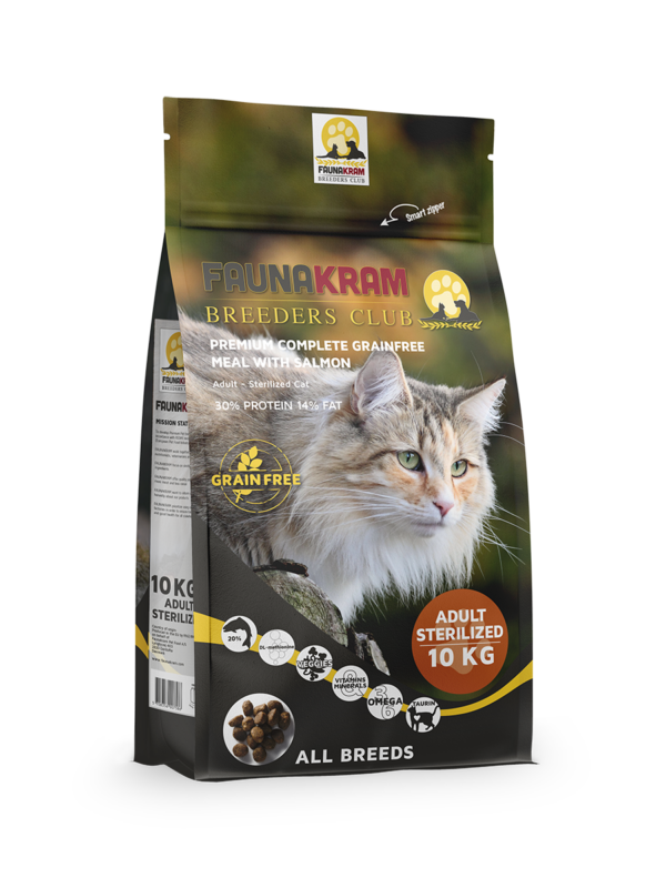 Faunakram 10 kg premium spannmålsfritt laxfoder för vuxna katter, foto av tabbykatt på påsen.