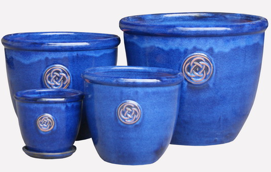 Set om fyra krukor, 'Kruka Keramik Blå - Xstor', blå keramik med dekorativa cirkelformade emblem.