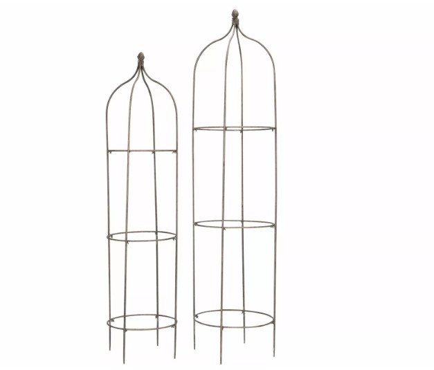 Två Växtstöd Kronärtskocka i metall, en lång med rundad topp, en kortare.