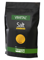 Svart påse märkt Trikem Salt, med ett guldemblem på framsidan.