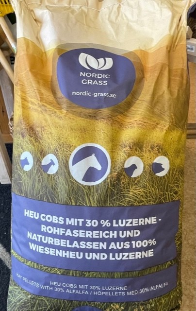 Halmeko höpellets med 30% lusern 20kg, med gräs- och djurikoner.