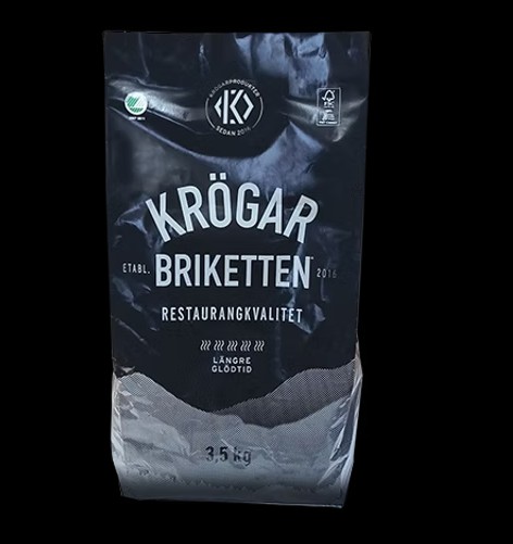 En 3,5 kg påse med Krögarbrikett träkolsbriketter, restaurangkvalitet.