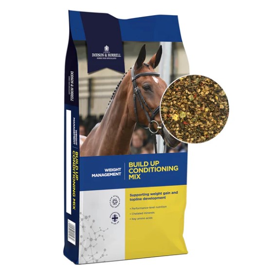 D&H Build Up Conditioning Mix 20 kg påse med hästfoto och foderblandning i närbild.