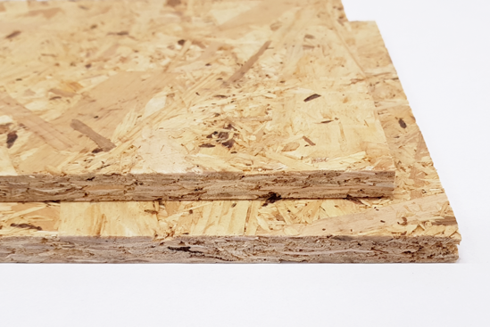 Två OSB-Skiva-skivor, 2500x1197mm, 11mm tjocka, staplade på en vit yta.