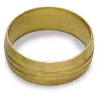 En KLÄMRING 12MM KOPPAR SB 5P BÅREBO ring med en enda graverad linje runt mitten.