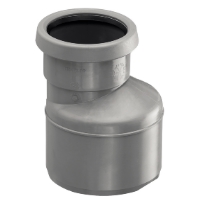 Grå FÖRMINSKNING HT 110/75 LÅNG MODELL rörkoppling med vinklad böj.