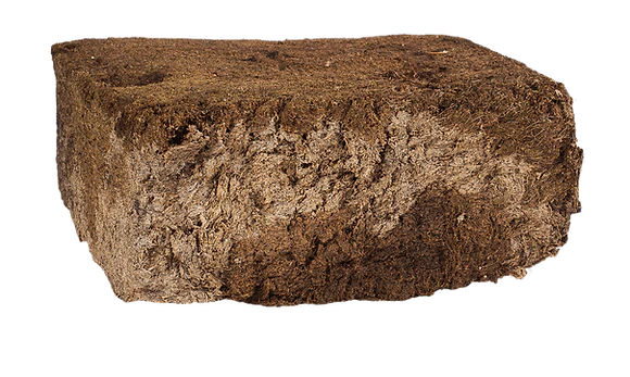 Ett Torvblock Osågade 48*33*20 med brun torvmossa mot en vit bakgrund.