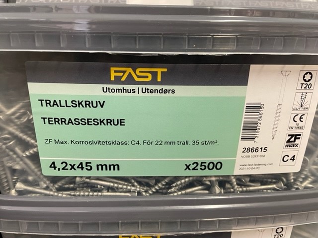 Trallskruv 4,2x45 ZFMAX HNK-2500 låda, 2500 st, märkt på svenska och norska.
