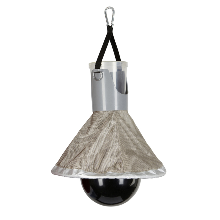 Hängande hästflugfälla med svart boll och nätkjol.