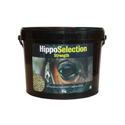 Svart tub av HIPPOSELECTION STRENGTH med närbild av ett hästöga.