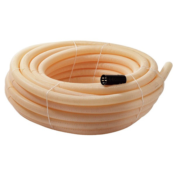 Ett 30 m långt upprullat beige DRÄNERINGSRÖR PVC-dräneringsrör, 92x80 mm, fäst med vita band.