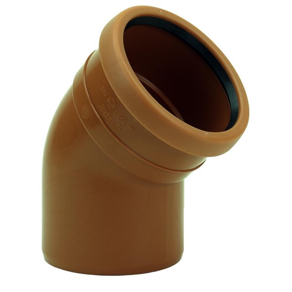 BÖJ MARK 110X45 GRADER 1 MUFF PP 2353923 45° rörböj i brun plast med svart innerring.