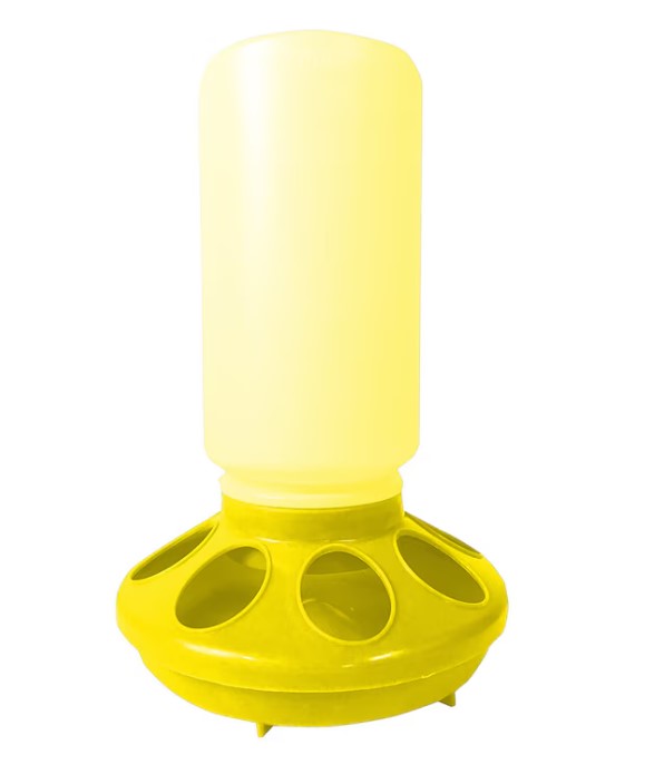 Foderautomat i gul plast med en central behållare och runda öppningar i botten.