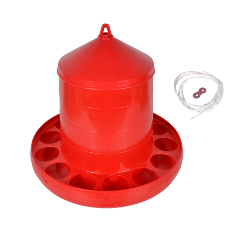 FODERAUTOMAT 12KG RÖD röd fjäderfämatare i plast med runda öppningar och vit upphängningssnöre.