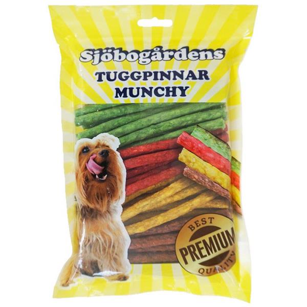 Gul påse med färgglada tuggpinnar för hundar med en liten hund och Premium Quality-märkning på framsidan.