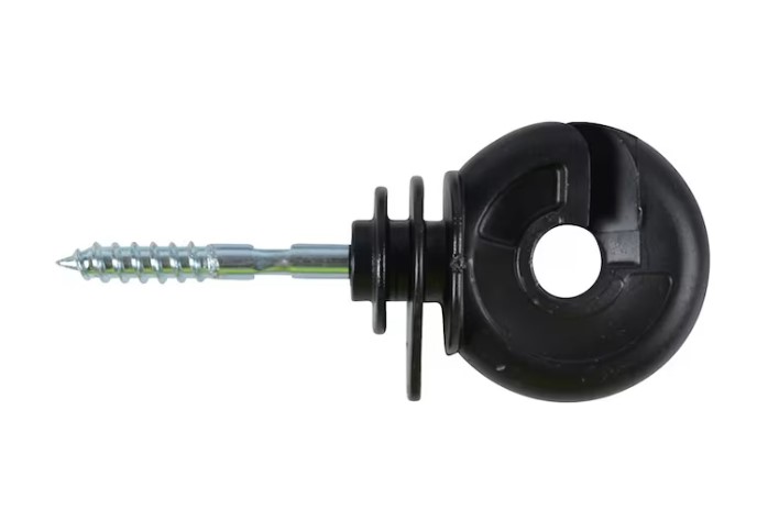 A Ringisolator med järnkärna, svart med metallskruv, isolerad mot vit bakgrund.