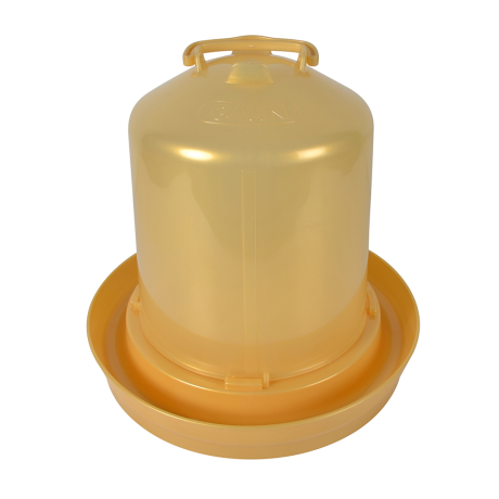 VATTENAUTOMAT 8 L GULD: Vattenbehållare för fjäderfä i gul plast med kupolformad topp, 8 liters kapacitet.