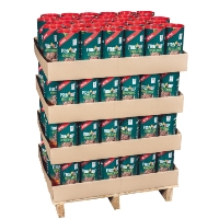 Staplad pall med TÄNDKUB FIRE-UP 96-P i grön och röd förpackning på displaytråg.