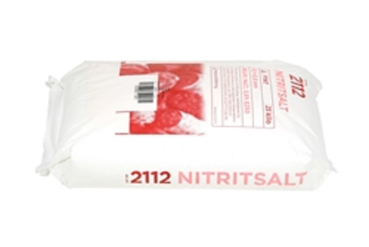 Vit 25 kg nitritsaltpåse märkt 2112 med röd/svart text och streckkod på ovansidan.