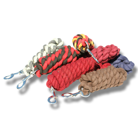 Fem GRIMSKAFT 2 M BOMULL bomullsrep i blandade färger, med klämmor, mot en vit bakgrund.