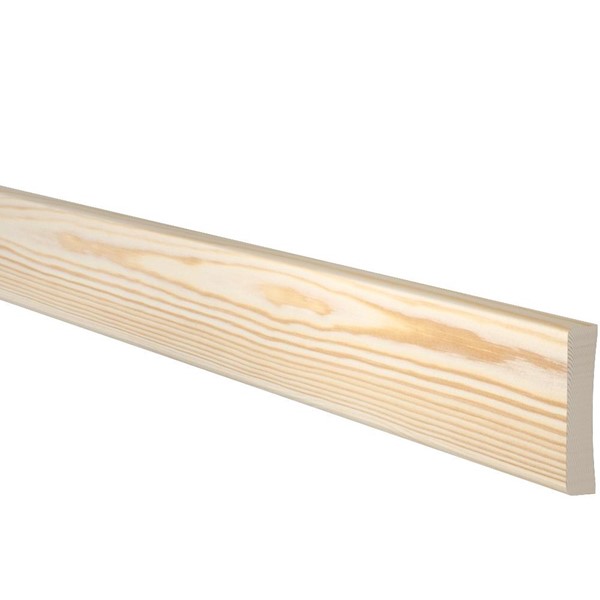 En lång, vinklad, oavslutad list av trä för golvlister.