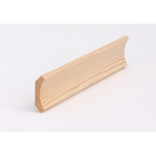 En bit ljus trälist med en böjd och vinklad profil.