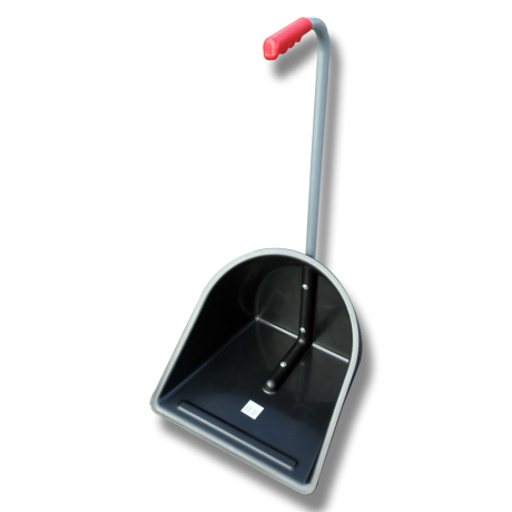 GÖDSELPLOCKARE SVART: Svart sopskyffel med långt skaft och rött grepp, på vit bakgrund.