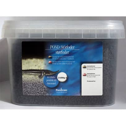 Plastbehållare med Störfoder 2300g, 3,5L, 3mm pellets med fiskbild på etiketten.