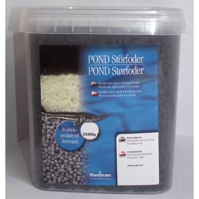 En klar behållare med Störfoder 3500g 6mm fiskfoderpellets med en blå etikett.