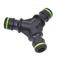 SKARVKOPPLING 3-VÄGS 1/2 Yard: Svart Y-formad slangkoppling med gröna ändringar.