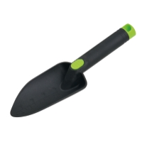 PLANTERINGSSPADE BRED, liten svart trädgårdsspade med grönaccentuerat skaft på vit botten.