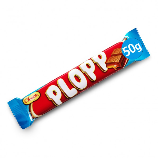 En röd Plopp Dubbel chokladkaka med blå ändar, märkt 50g.