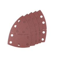 Fem triangulära slipskivor med hål, staplade en bit ifrån varandra mot en vit bakgrund.