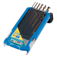 A BORRSET HSS-CO 2-8MM 6DEL blå låda med sex metallborrar i olika storlekar.