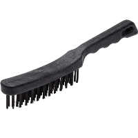 STÅLBORSTE 4-RAD svart stålborste med plastskaft, rätvinklig mot vit bakgrund.