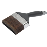 TRÄOLJEPENSEL ELITE 120MM: Bred pensel med svart skaft och bruna vinklade borst.