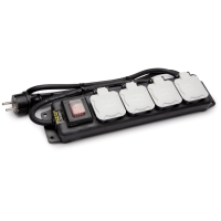 Svart grenuttag med fyra täckta uttag, en strömbrytare och en svart elsladd.