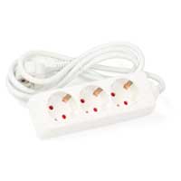 Ett vitt grenuttag med tre uttag och en vit sladd.