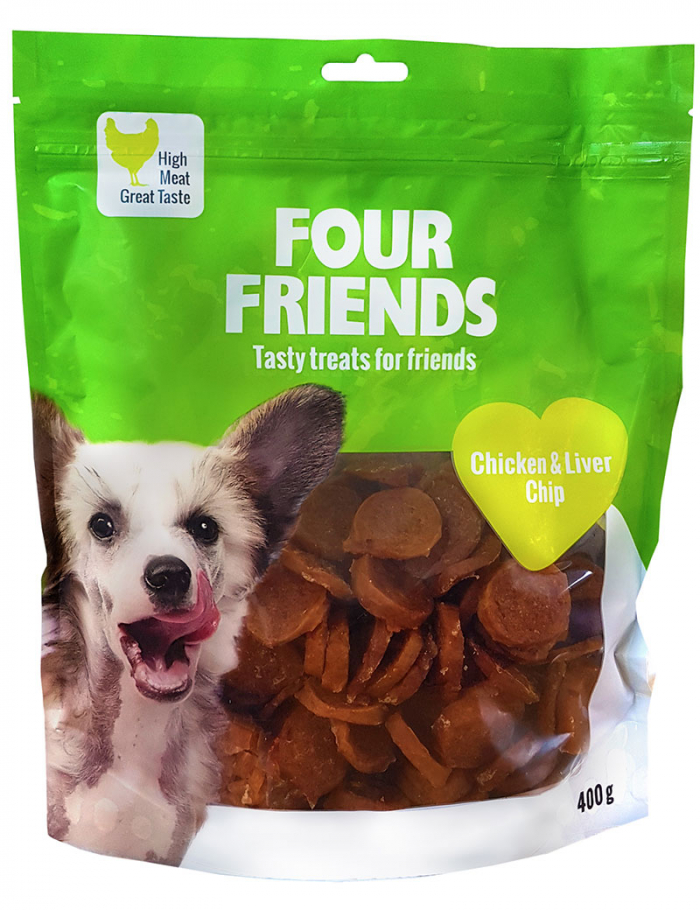 Grön påse med Chicken & Liver Chip 400 g hundgodis med en glad hund på framsidan.