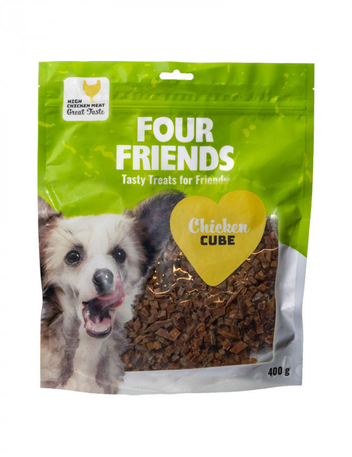 Grön och vit Four Friends Chicken Cube 400g hundgodispåse med en hund på framsidan.