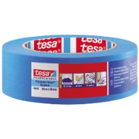 En rulle MASKERINGSTEJP OUTDOOR 38MM 50M blå maskeringstejp med sidoetiketter och instruktioner.