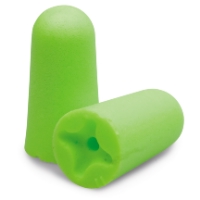 Två gröna öronproppar av skumplast, en stående och en liggande på sidan.