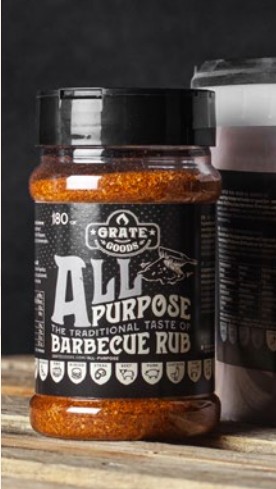 En burk All Purpose BBQ Rub 180 g på en träyta.