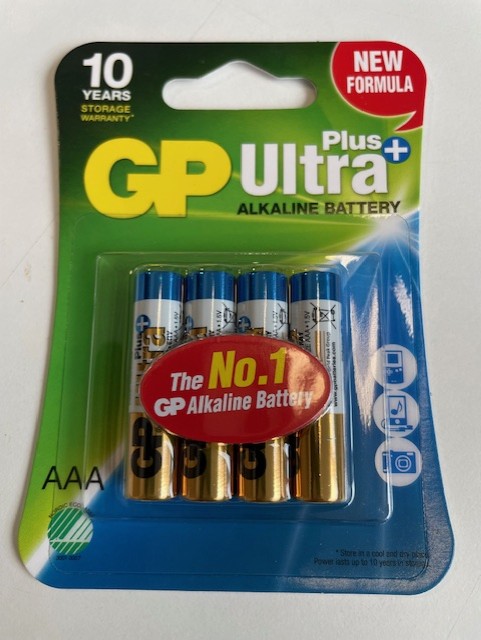 BATTERI ULTRA PLUS 4PACK AAA i grön och gul förpackning.