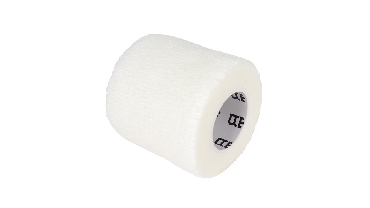 Självhäftande Bandage vit, vit självhäftande tejp på en vit bakgrund.